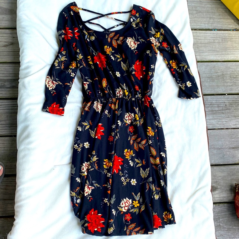 MIDI dress with 3/4 sleeves and cut out on the back, perfect for fall occasions